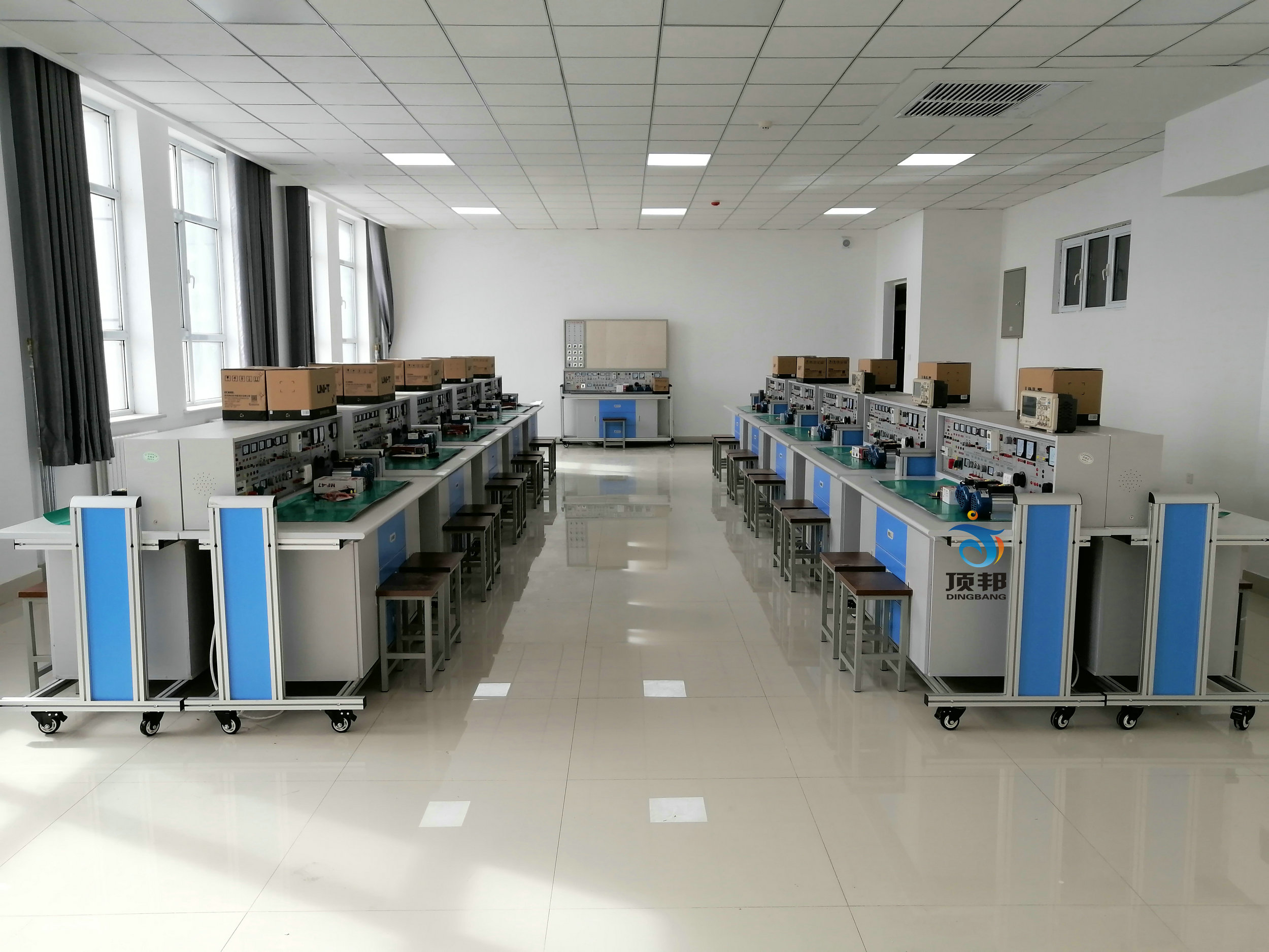 通用電工、電子、電力拖動(帶直流電機)四合一實驗室設備