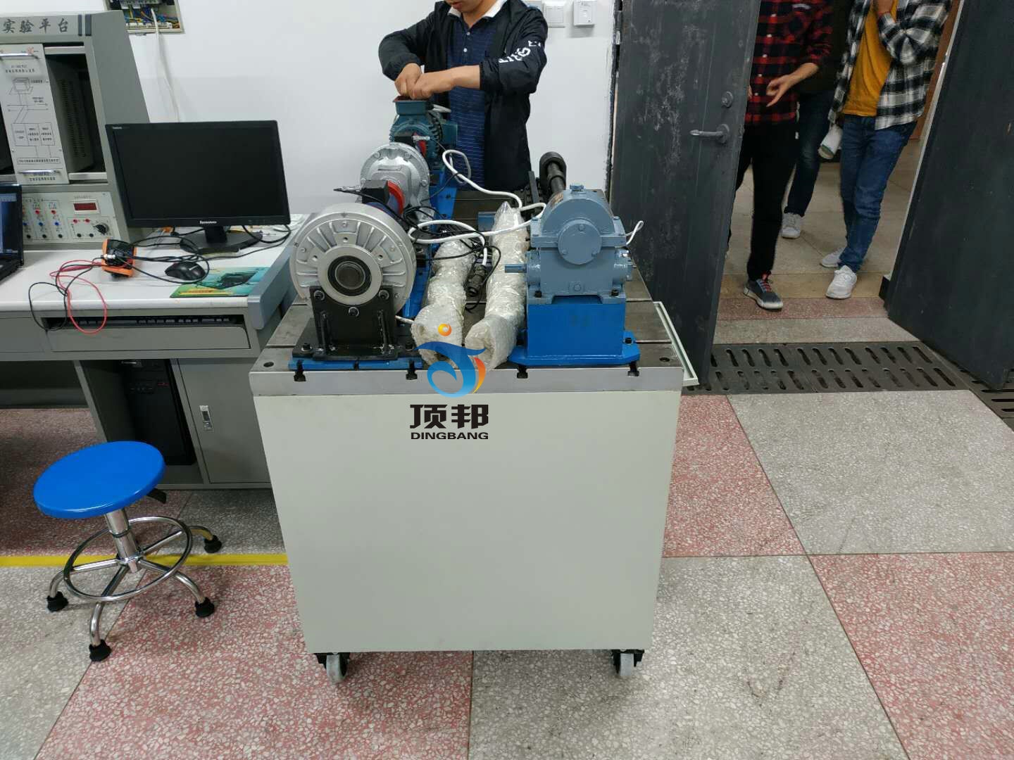機械傳動方案創意組合及參數分析實驗臺