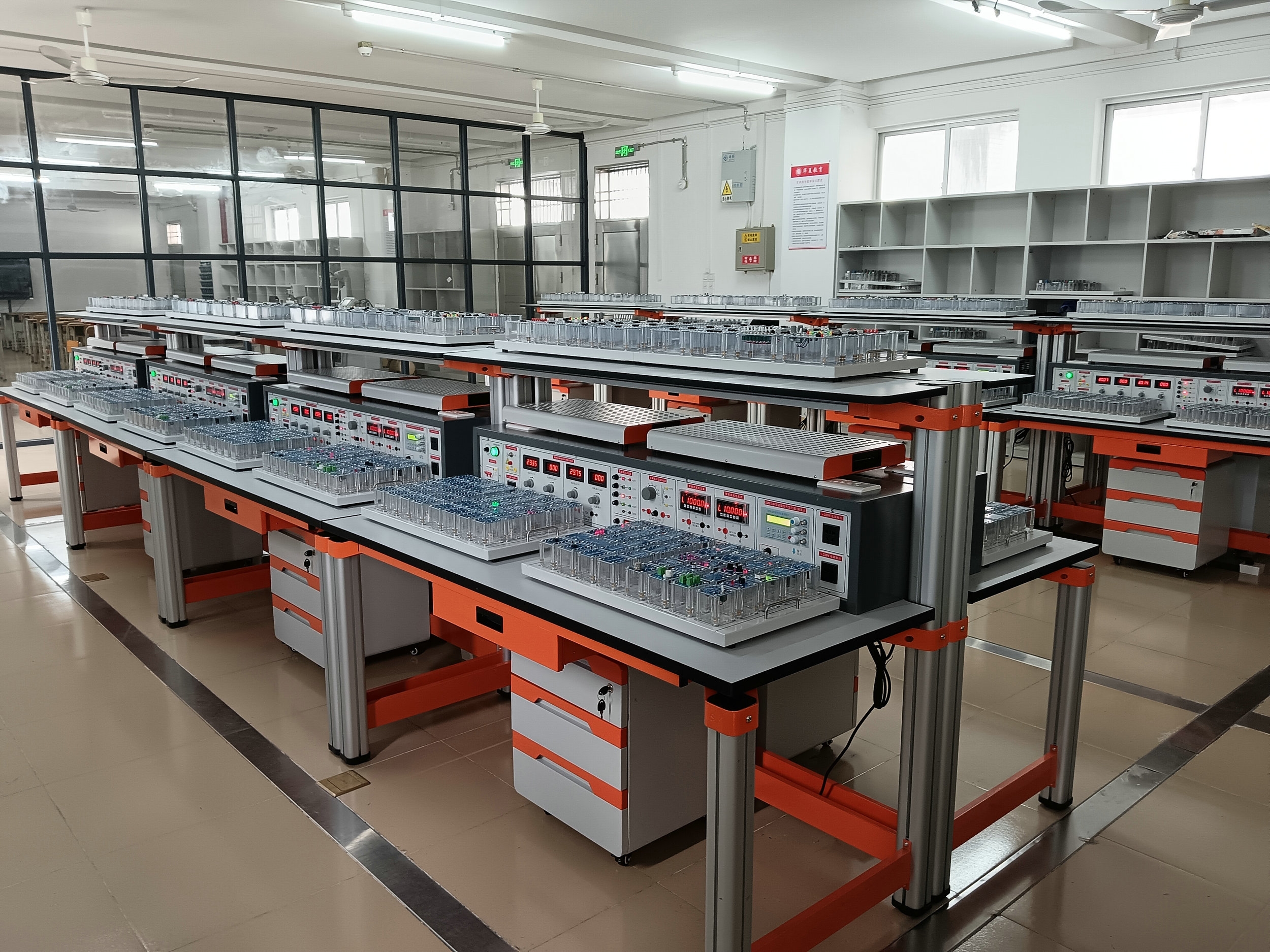 電子技術綜合應用創新實訓考核裝置