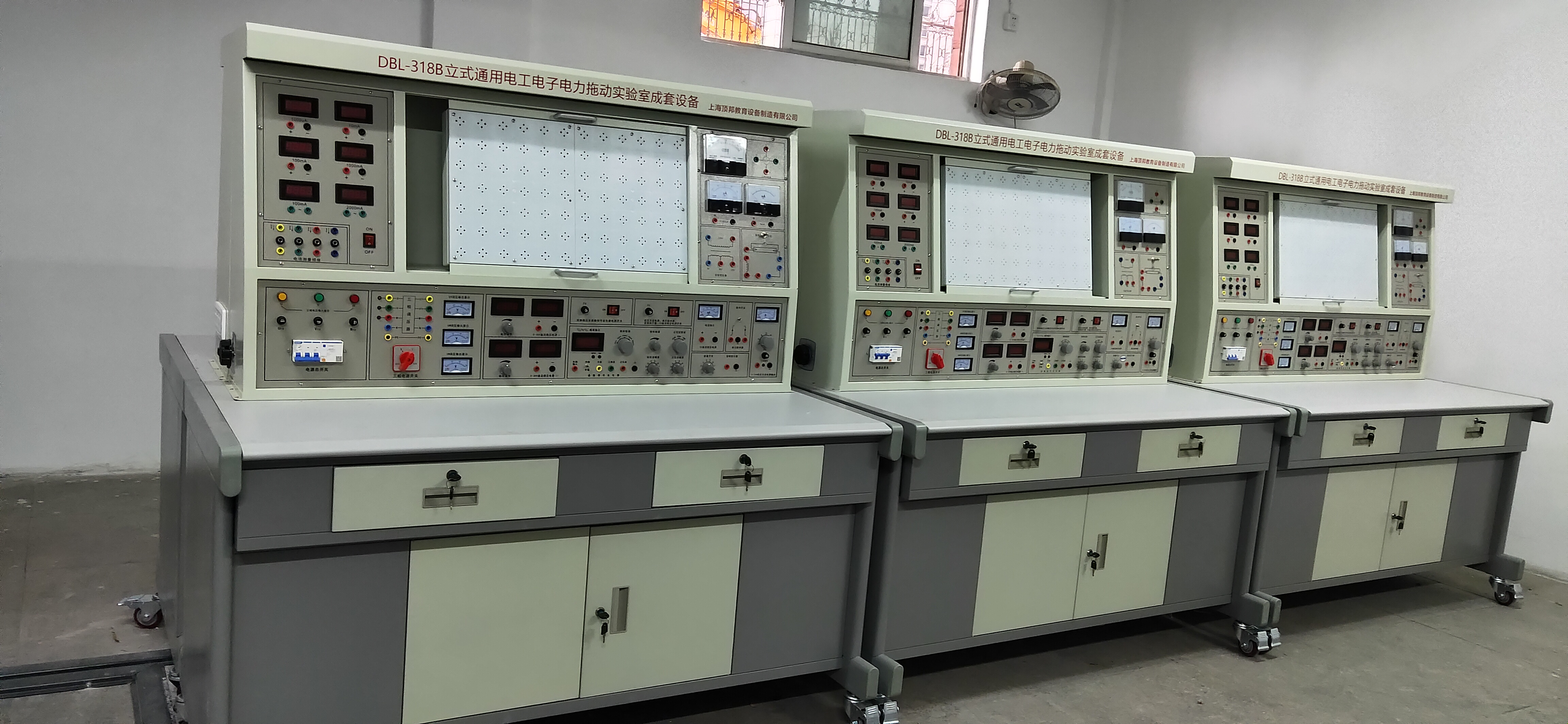 立式通用電工、電子、電力拖動(dòng)實(shí)驗(yàn)室成套設(shè)備